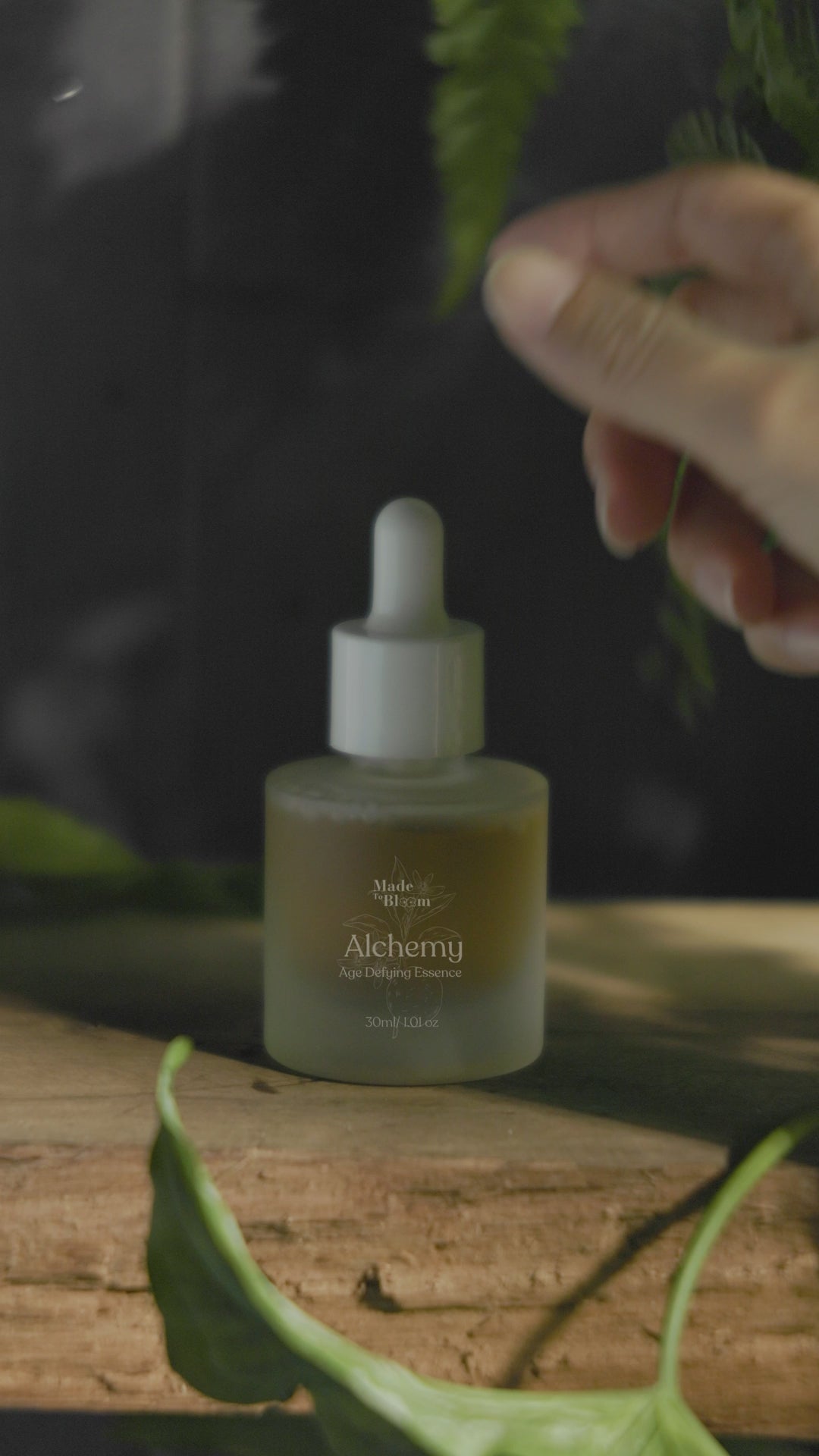 Load video: Alchemy Age-Defying Scalp Essence